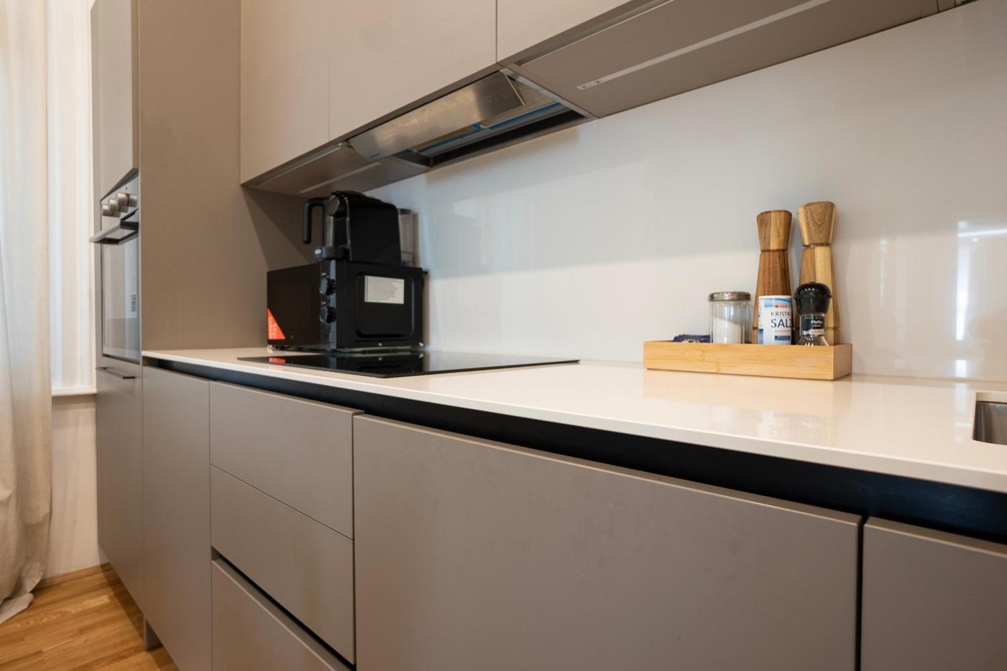 Charming 2-Room Apartment With Balcony, 15 Min To Center Вена Экстерьер фото