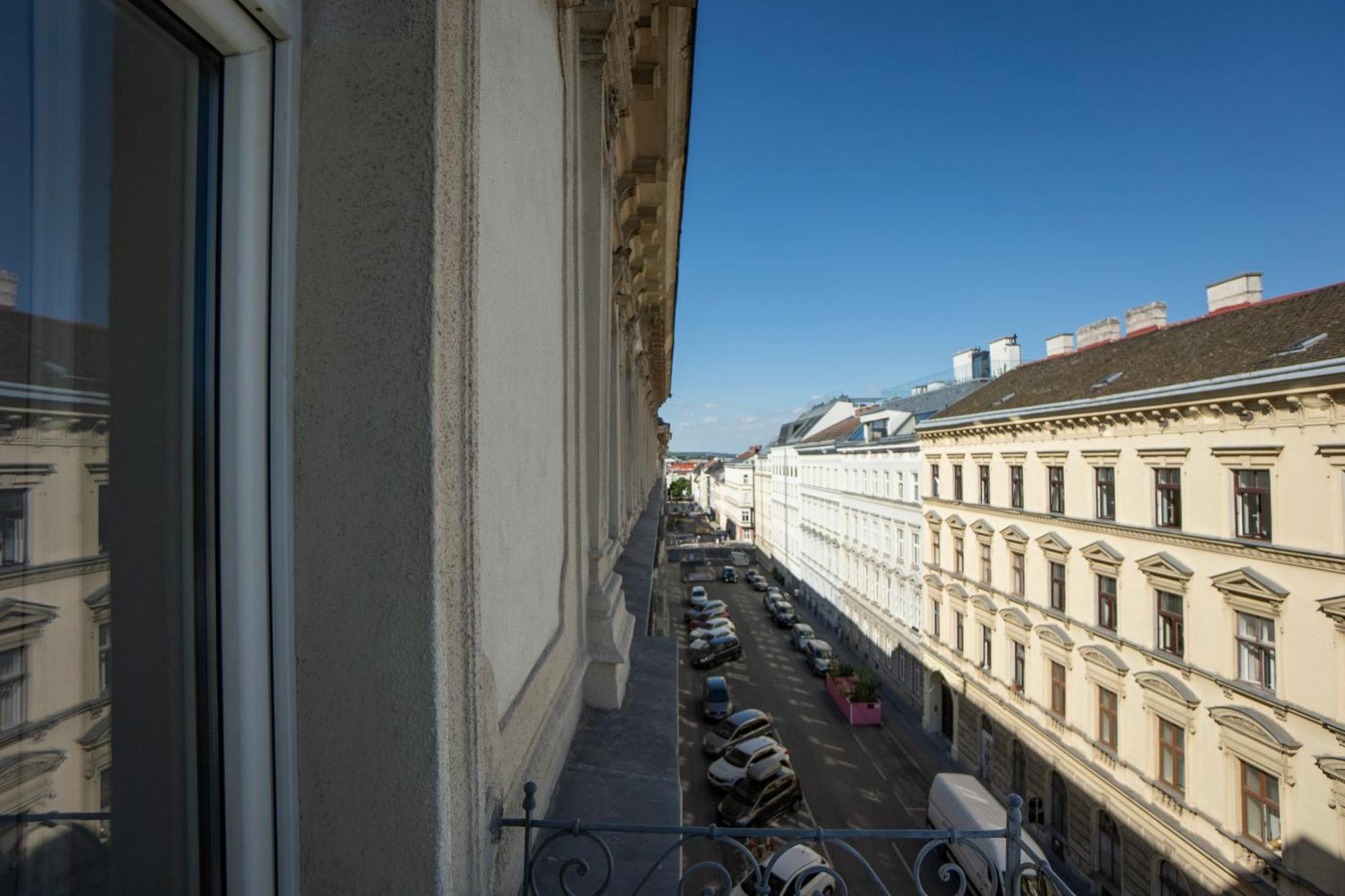 Charming 2-Room Apartment With Balcony, 15 Min To Center Вена Экстерьер фото
