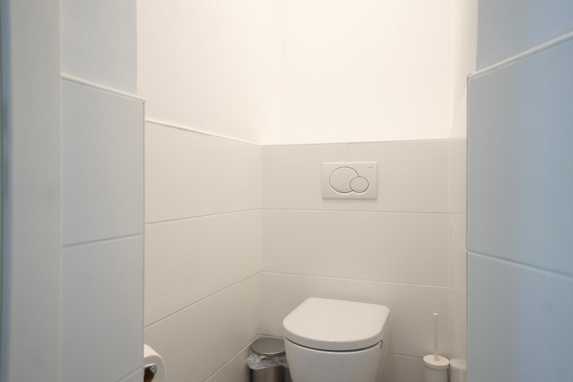 Charming 2-Room Apartment With Balcony, 15 Min To Center Вена Экстерьер фото