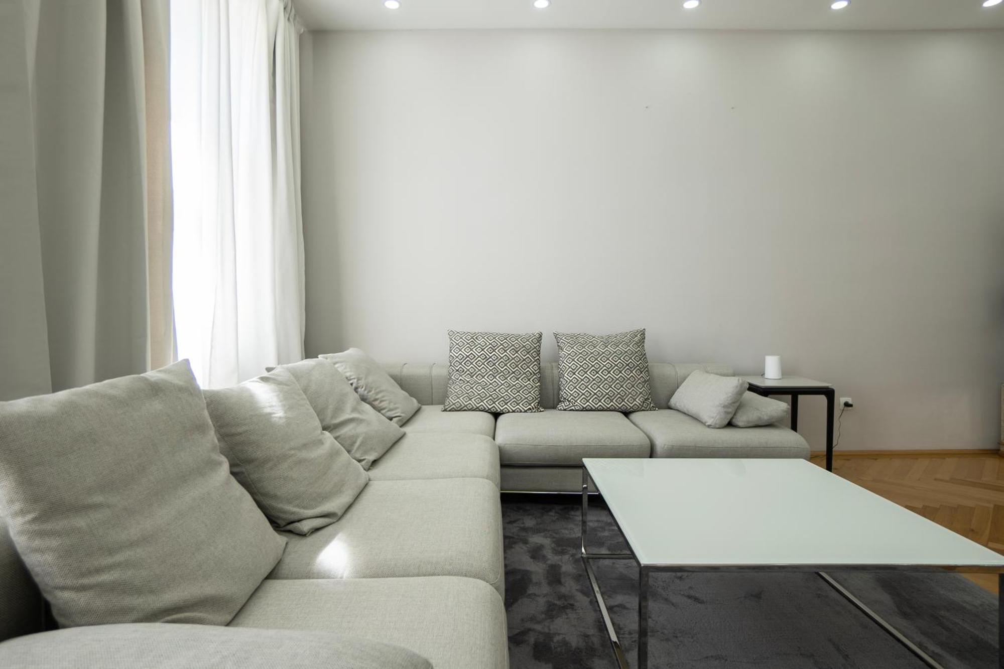 Charming 2-Room Apartment With Balcony, 15 Min To Center Вена Экстерьер фото