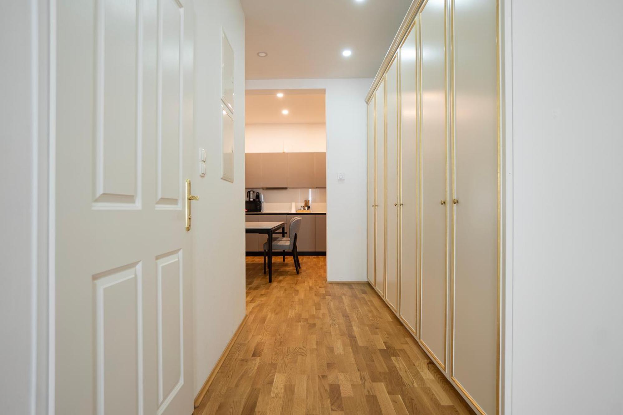 Charming 2-Room Apartment With Balcony, 15 Min To Center Вена Экстерьер фото